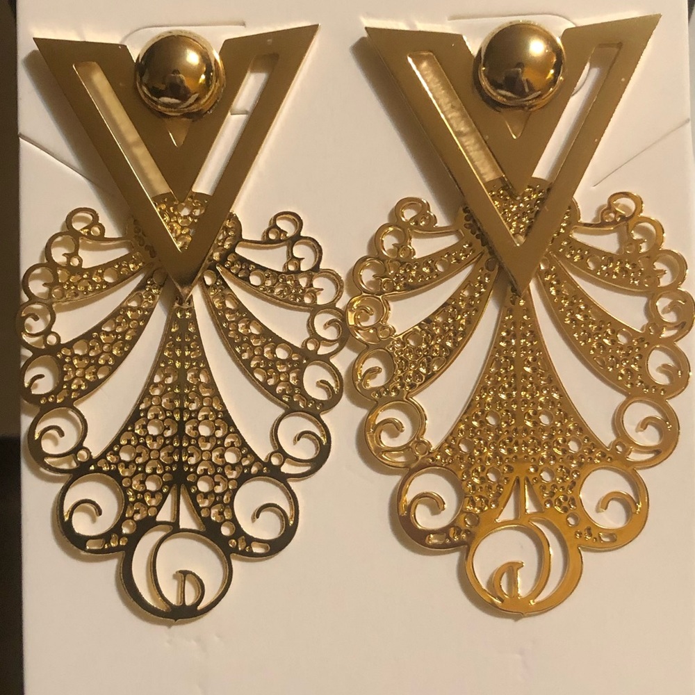 18k gold plated earrings!